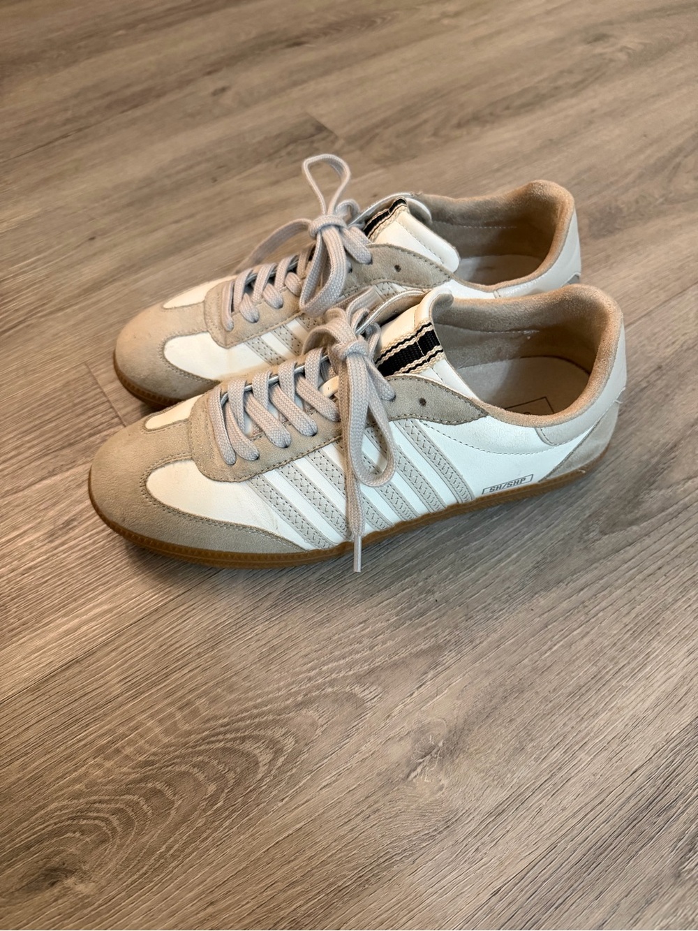 ShuShop White & Light Gray Retro Low-Top Sneakers - Picture 2 of 3